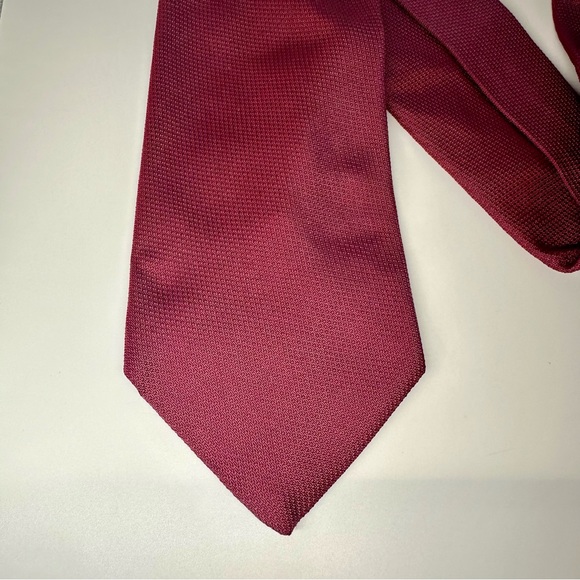 Vintage Brooks Brothers Basics Classic Red Textured Silk Tie 3.75” - Picture 4 of 7